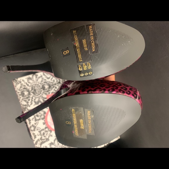Bordello shoes Teeze cheetah platform pump. New with tags. Never worn. Size 8 - Picture 5 of 7